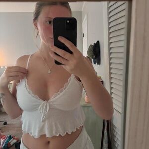 Garage white crop top